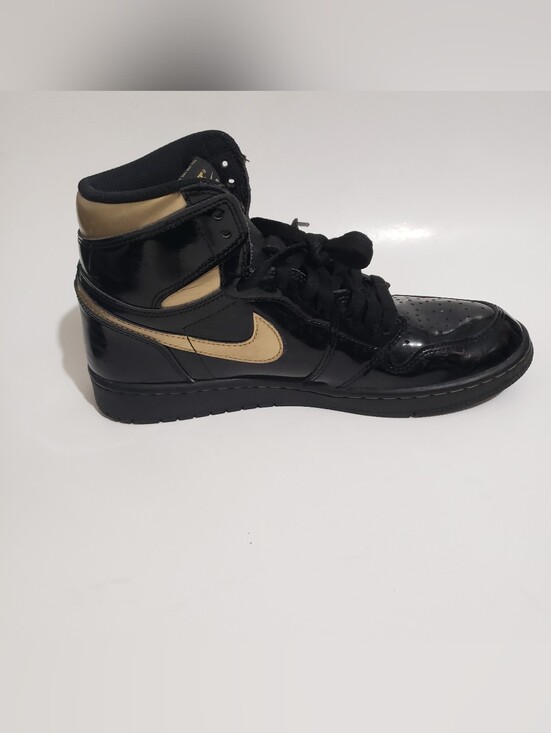 Air Jordan 1 Retro High OG Black Metallic Gold 2020 Men Size 9 W 10.5 555088-032 main image 7